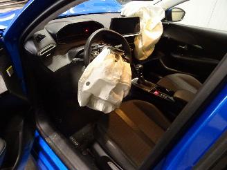 Peugeot 208 1.2 THP picture 6