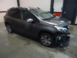 Salvage car Peugeot 2008 1.2 vti 2017/3