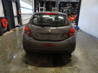 Peugeot 208 1.2 VTI picture 2
