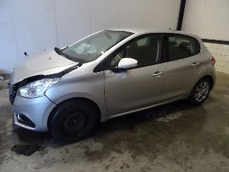 Purkuautot passenger cars Peugeot 208 1.2 VTI 2017/7