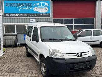 Coche siniestrado Peugeot Partner Partner Combispace, MPV, 1996 / 2015 1.6 HDI 75 2006/2