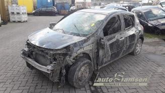 Coche siniestrado Renault Clio Clio III (BR/CR), Hatchback, 2005 / 2014 1.5 dCi FAP 2011/5