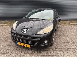 damaged passenger cars Peugeot 207  2010/1