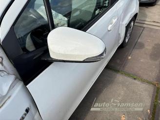 Toyota Yaris Yaris III (P13), Hatchback, 2010 / 2020 1.5 16V Hybrid picture 3