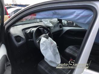 Peugeot 108 108, Hatchback, 2014 1.0 12V VVT-i picture 20
