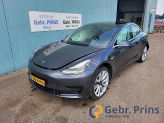 skadebil auto Tesla Model 3 Model 3, Sedan, 2017 Long Range 72kWh 2019/11