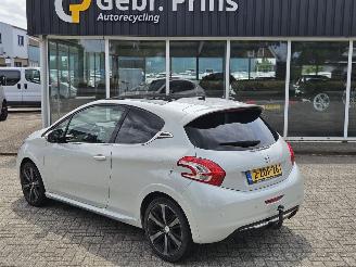Voiture accidenté Peugeot 208 1.6 16V THP 155 Hatchback  Benzine 1.598cc 115kW (156pk) FWD 2014/12