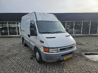 Coche accidentado Iveco Daily 50C11 CHC  Diesel 2.798cc 78kW (106pk) RWD 2000/3
