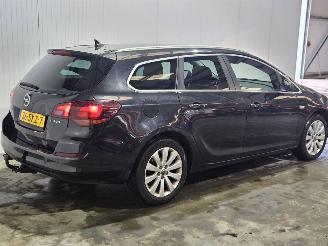 damaged passenger cars Opel Astra 1.4 Turbo 16V Combi/o  Benzine 1.364cc 103kW (140pk) FWD 2011/10