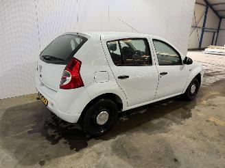 damaged passenger cars Dacia Sandero 1.2 16V Hatchback  Benzine 1.149cc 55kW (75pk) FWD 2011/11