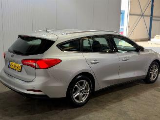 Vaurioauto  passenger cars Ford Focus 1.0 Ti-VCT EcoBoost 12V 100 Combi/o  Benzine 999cc 74kW (101pk) FWD 2020/4