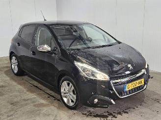 Voiture accidenté Peugeot 208 1.2 Vti 12V PureTech Hatchback  Benzine 1.199cc 61kW (83pk) FWD 2019/10