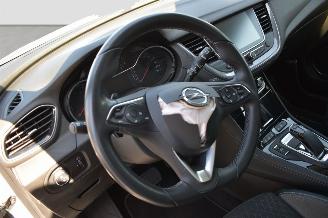 Opel Grandland X 1.6 TURBO  HYBRIDE picture 10