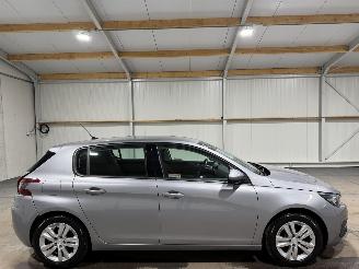 Damaged car Peugeot 308 1.2 PureTech 81kW Blue Lease Active 2020/10