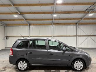 krockskadad bil motor Opel Zafira 1.6 85kW Selection 7Persoons 2011/4