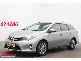 Schadeauto Toyota Auris Touring Sports 1.8 Hybrid Executive Pano Navi Clima Cruise Camera SHZ 2014/2