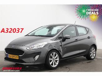 Vaurioauto  passenger cars Ford Fiesta 1.1 Trend 5-DRS Navi Airco Cruise PDC 2019/2