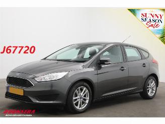 krockskadad bil auto Ford Focus 1.0 Trend Edition Navi Cruise PDC 51.689 km! 2015/9