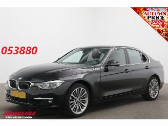 Vaurioauto  passenger cars BMW 3-serie 318i Aut. Luxury Cruise Navi Clima Leder SHZ PDC 2017/4