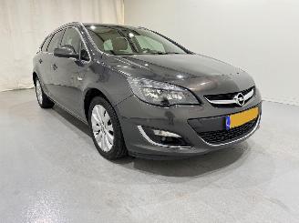 Damaged car Opel Astra Sports Tourer 1.4 Edition Navi/Clima 2016/2
