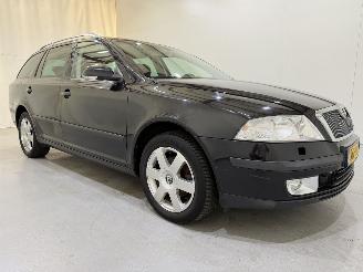 Voiture accidenté Skoda Octavia Combi 1.6 FSI Elegance Navi/Clima 2008/10