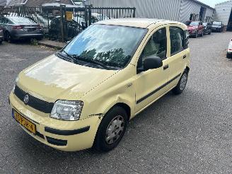 Vaurioauto  passenger cars Fiat Panda 1.2 Active 2011/2