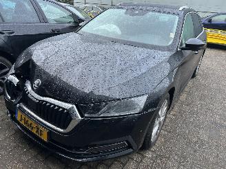 krockskadad bil auto Skoda Octavia Combi 1.5 TSI  Greentech First Edition 2020/11