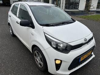 Vaurioauto  passenger cars Kia Picanto 1.0 2017/7