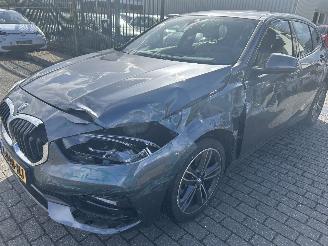 Unfallwagen BMW 1-serie 118i  Automaat   5 Drs 2021/7