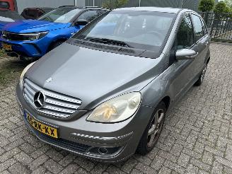 krockskadad bil auto Mercedes B-klasse 170 2005/5