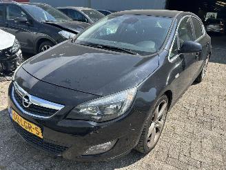 krockskadad bil auto Opel Astra 1.4 Turbo   5 Drs 2010/4