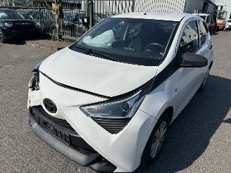 uszkodzony samochody osobowe Toyota Aygo 1.0 VVT-i  X-Fun 2019/4