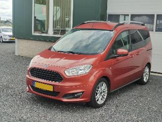 Vaurioauto  passenger cars Ford Tourneo Courier 1.0 Titanium Clima 2015/1
