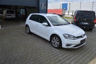uszkodzony samochody osobowe Volkswagen Golf 1.6 TDI 85 KW COMFORTLINE KLIMA 2018/5