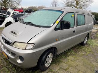 Vrakbiler auto Hyundai H-200 H-1/H-200, Van, 1997 / 2008 2.5 CRDi Powervan 2000