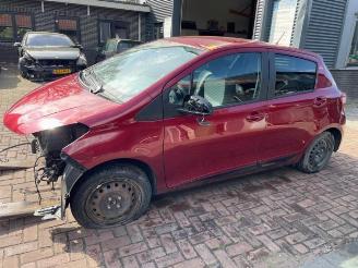 Coche siniestrado Toyota Yaris Yaris III (P13), Hatchback, 2010 / 2020 1.5 16V Dual VVT-iE 2017