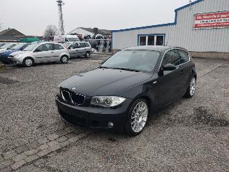 Salvage car BMW 1-serie Carbonschwarz Met. 416 Onderdelen 2008/4