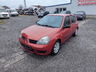 Purkuautot passenger cars Renault Clio 1.2 16V Rood TEB76 Onderdelen D4F722 Motor 2006/10