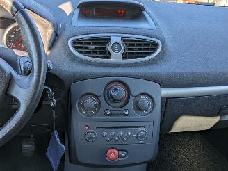 Renault Clio 1.6 Schwarz NV676 picture 12