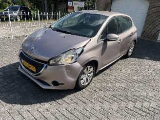 Voiture accidenté Peugeot 208 1.4 vti 2012/6