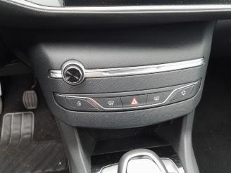 Peugeot 308 308 (L3/L8/LB/LH/LP), Hatchback 5-drs, 2013 / 2021 1.5 BlueHDi 130 picture 11