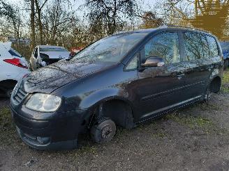 Vrakbiler auto Volkswagen Touran 2.0 TDI 2005/5