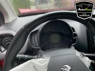 Peugeot 108 108, Hatchback, 2014 1.0 12V VVT-i picture 16