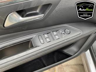 Peugeot 5008 5008 II (M4/MC/MJ/MR), MPV, 2016 / 2024 1.2 12V Hybrid picture 19