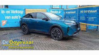 Vrakbiler auto Peugeot 3008 3008 III, MPV, 2023 1.2 12V Hybrid 136 2024/10