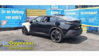 Coche siniestrado Peugeot 408 408, Liftback, 2022 1.6 16V HYbrid 225 2023/6