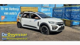 Salvage car Dacia Jogger Jogger, MPV, 2022 1.6 Hybrid 140 16V 2023/10
