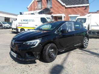 Damaged car Renault Clio  2021/11