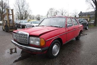 Unfallwagen Mercedes 200-300D 200 DIESEL 123 TYPE SEDAN 1979/9