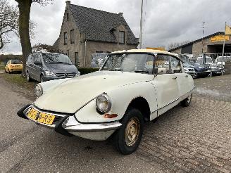 krockskadad bil auto Citroën DS ID 19 1966/6